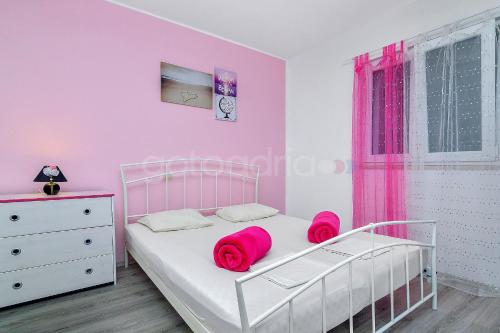 Posteľ alebo postele v izbe v ubytovaní Holiday home Darius with Hot tub