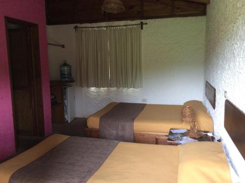 En eller flere senger på et rom på Cabanas la Chicharra
