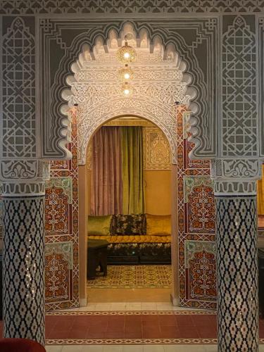 an archway with a bed in a room at Equi Palace & SPA Near Aeroport in Berrechid