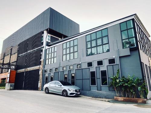 a car parked in front of a building at Leela Boutique (ลีลาบูทีค) in Nan