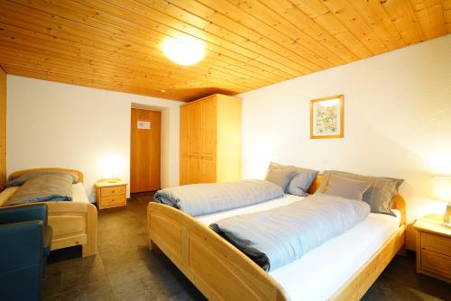 a bedroom with two beds and a wooden ceiling at Hotel Bellevue in San Bernardino