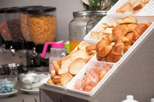 ホテルの敷地内または近くでの食事または食べ物