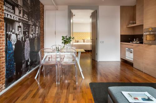 a dining room with a table and chairs at Eric Vökel Boutique Apartments - Madrid Suites in Madrid