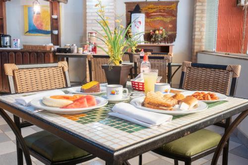 Makanan di atau berdekatan hotel