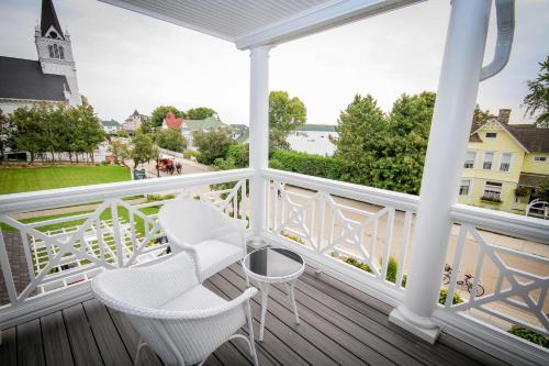 A balcony or terrace at Harbour View Inn