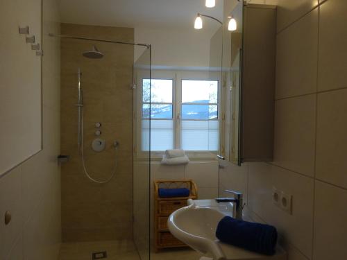 a bathroom with a shower and a sink and a toilet at Apartments Geistlinger in Flachau