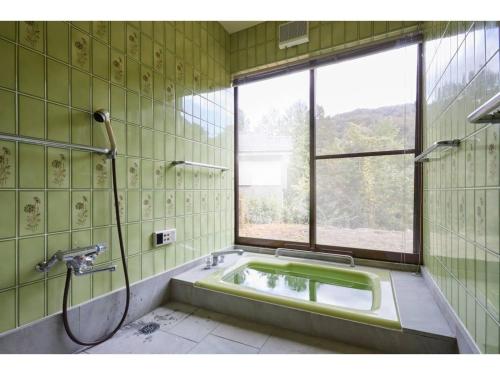 Ένα μπάνιο στο Kayabuki Kominka Syuzenji - Vacation STAY 18448v