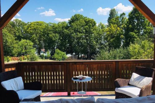 Kertből a Balatonra