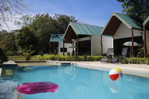 Kolam renang di atau dekat dengan Villas Cabuya Beach & Jungle