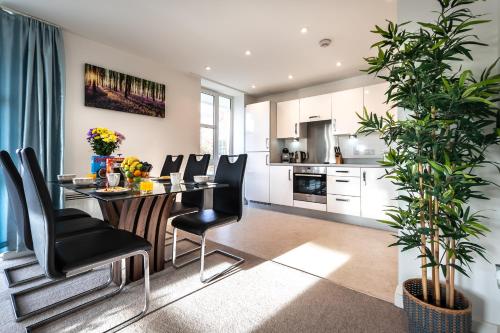 a kitchen and dining room with a table and chairs at Smart Apartments - Empress Heights in Southampton