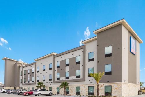 an office building with cars parked in a parking lot at Studio 6 Katy, Tx in Katy