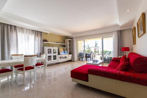 Sea Edge Friendly Holiday Home