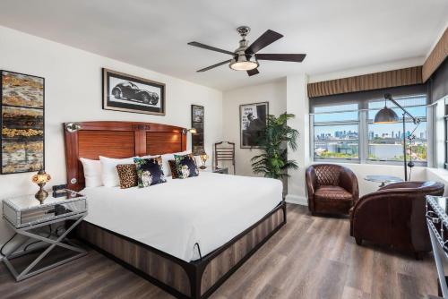 Katil atau katil-katil dalam bilik di National Hotel, An Adult Only Oceanfront Resort