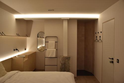 Postel nebo postele na pokoji v ubytování Poutrelle Guestrooms