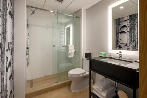 Peaks Hotel and Suitesにあるバスルーム
