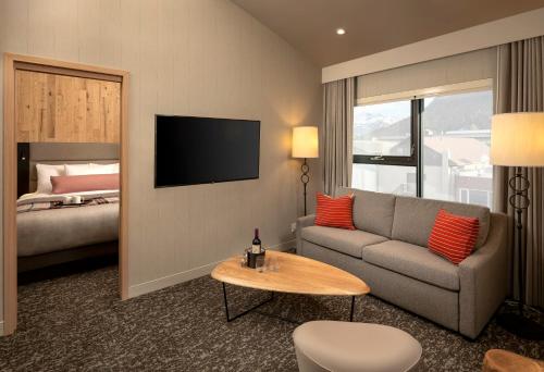 Peaks Hotel and Suites