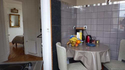a table with fruit on it in a kitchen at Rouen Hyper Centre Cathédrale Hotel de ville in Rouen