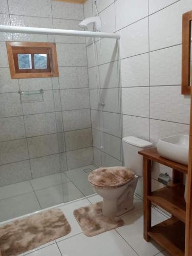 A bathroom at Cabana Caminho das Borboletas