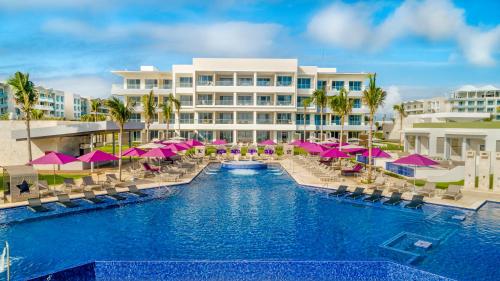 Bazén v ubytování Planet Hollywood Cancun, An Autograph Collection All-Inclusive Resort nebo v jeho okolí