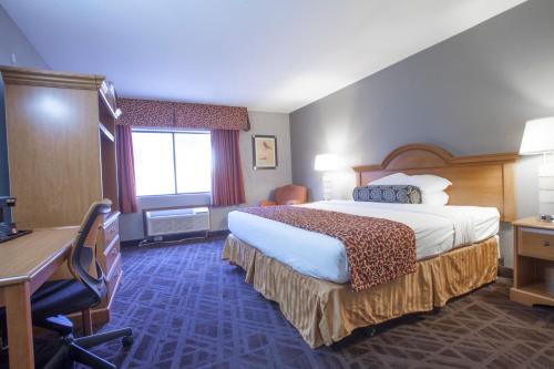 Katil atau katil-katil dalam bilik di Ramada by Wyndham Barstow