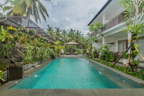 Bazén v ubytování Tri Dewi Residence by Pramana Villas nebo v jeho okolí