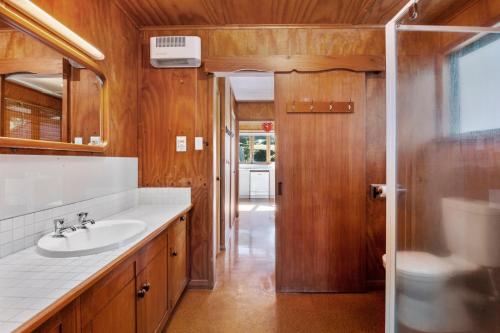 Koupelna v ubytování Lakeside Lodge - Tauranga Taupo Holiday Home