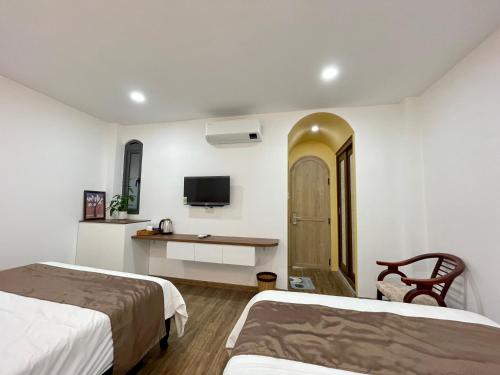 Giường trong phòng chung tại Emmie Nha Trang Hotel