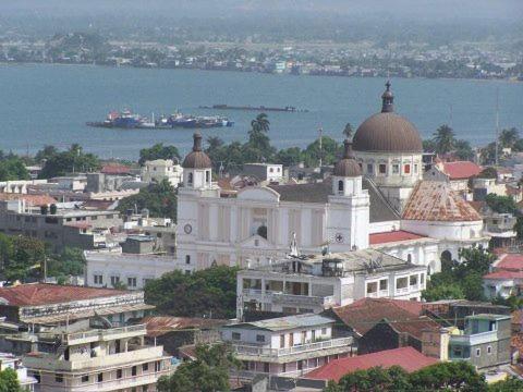 a large city with buildings and the water at La Belle Maison Milot in Samson