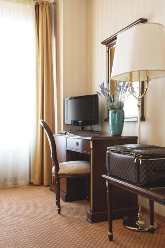 Optima Collection Podil Plazaにあるテレビまたはエンターテインメントセンター