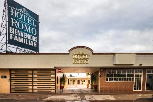 a building with a sign on top of it at Hotel Romo in Los Mochis