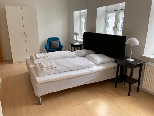 Postel nebo postele na pokoji v ubytování Nørregade
