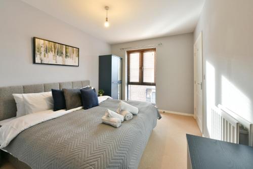 Stunning 2 Bedroom, 2 Bathroom Flat- Free Parking