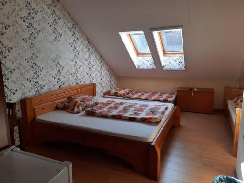 Posteľ alebo postele v izbe v ubytovaní Horgász-Lak vendégház