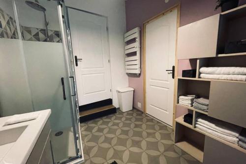 Vonios kambarys apgyvendinimo įstaigoje La BOUGERIE de Chaligny à 15 min de Nancy