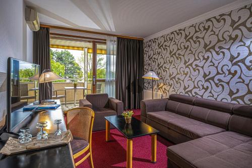 Гостиная зона в Hotel Club Tihany