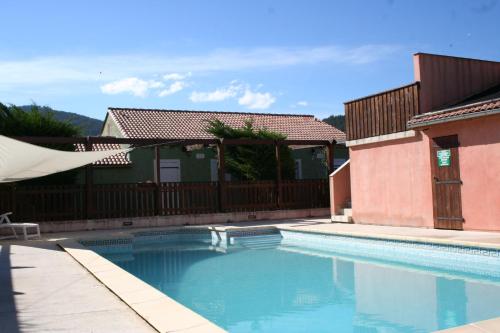 a swimming pool in front of a house at Verdon Vacances in Saint-André-les-Alpes