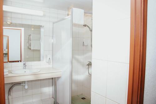 A bathroom at Kievskaya Hotel on Kurskaya