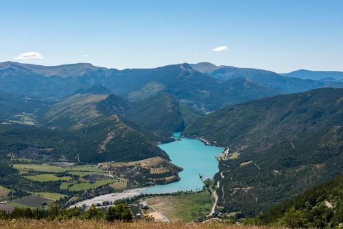 a view of a river in a mountain valley at Verdon Vacances in Saint-André-les-Alpes