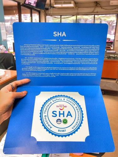 Sijil, anugerah, tanda atau dokumen lain yang dipamerkan di BB Glass House