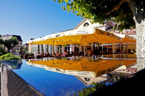 Bazén v ubytování Kurpark-Hotel nebo v jeho okolí