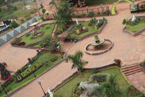an aerial view of a park with a fountain at United Hotel in Mbankomo