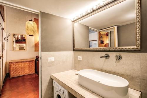 a bathroom with a sink and a mirror at La Scala in Rome