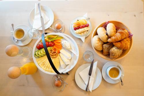 ゲストハウスの敷地内または近くでの食事または食べ物