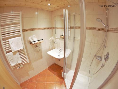Bathroom sa Gästehaus Siegllehen