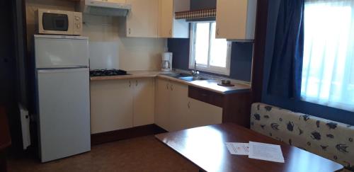 Una cocina o zona de cocina en Camping la Source