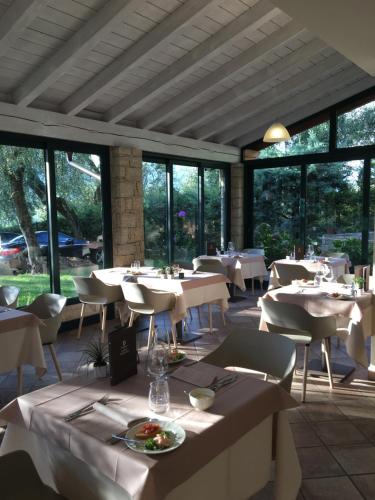 ห้องอาหารหรือที่รับประทานอาหารของ Hotel Veronesi