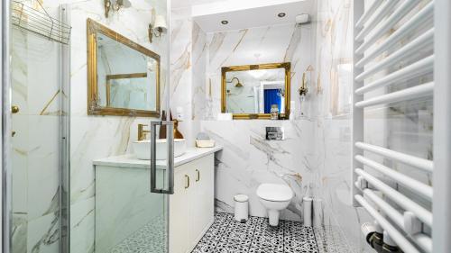 Kúpeľňa v ubytovaní Comfy Apartments - Stare Miasto z Ogrodem