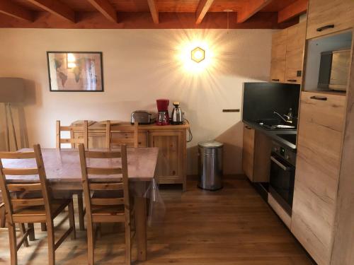 Kuchyň nebo kuchyňský kout v ubytování Chalet à CAUTERETS - 6 personnes
