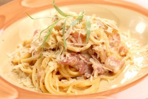ホテルの敷地内または近くでの食事または食べ物