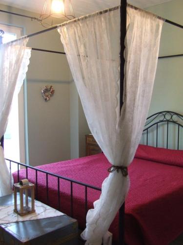 Tempat tidur dalam kamar di B&B Solstizio d'estate
